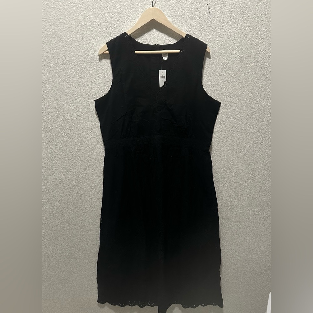 Gap eyelet lined dress 18